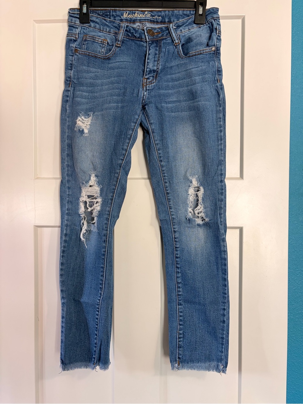 Machine Women's Light Blue Cropped Distressed Skinny Jeans